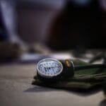 Ciśnieniomierz lekarski na stole podczas kontroli ciśnienia